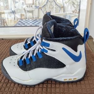 2008 Nike Air "Darwin" High Basketball Shoes. Size 6Y (Women's 7.5/EU 38.5)